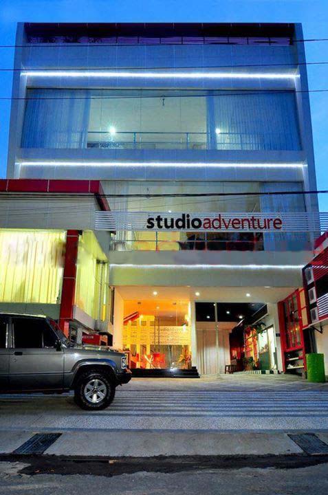 STUDIO ADVENTURE Alamat : Nginden Intan Tengah F1-39, Surabaya, Jawa Timur, Indonesia Studio adventure adalah studio