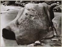 Peninggalan kerajaan Kutai berupa tiang batu yang disebut Yupa. Yupa didirikan bertujuan untuk mengikatkan binatang korban. Prasasti Yupa menggunakan huruf Palawa dan berbahasa Sansekerta.