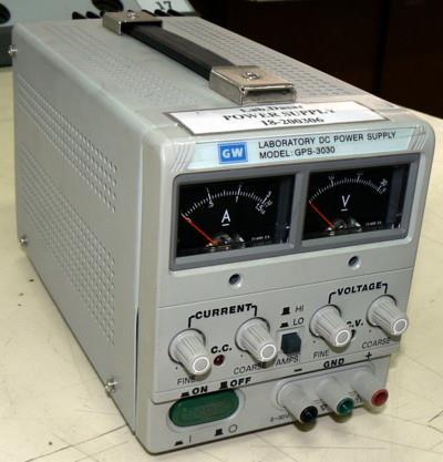 Power Supply Gambar D-3 Osiloskop Perangkat ini adalah instrumen sumber tegangan dan sumber arus.