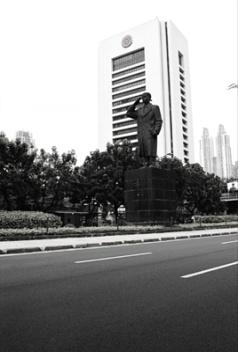 k. Patung Diponegoro Gambar II.