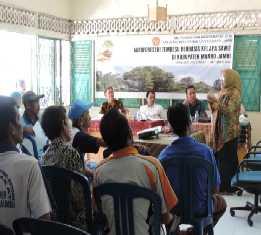Mereka mendukung kegiatan tim pengabdian Fakultas Kehutanan Universitas Jambi dalam membuat demplot agroforestry