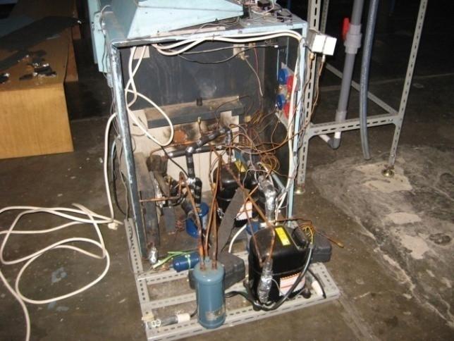 Gambar 4.21 Alat sistem refrigerasi cascade yang digunakan 4.6 WIRING DIAGRAM Sumber listrik yang digunakan untuk melakukan pengujian berasal dari listrik P2M.