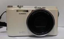 Kamera Casio Exilim memiliki spesifikasi kamera sebesar 16,1 megapixel dengan kecepatan shutter maksimum 1/2000 detik sehingga dapat mengambil gambar dan video percikan bunga