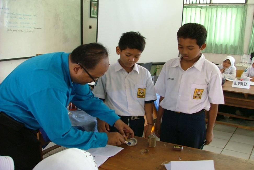 mendalam melalui hands-on & minds-on act.