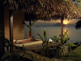 3 Kima Bajo Resort and Spa, Fasilitas Terdapat 2 sisi pantai,