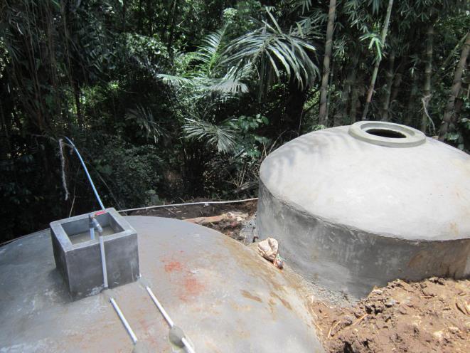 Foto 3.13 Pembangunan digester biogas di Ds. Windusari, Kab. Magelang Foto 3.14 Pembangunan digester biogas di Kab.