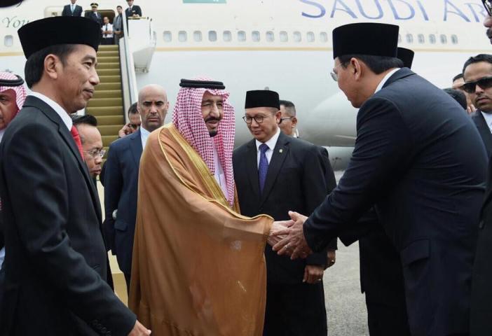 Ikut Menyambut Raja Salman, Ahok Tampar Rizieq dengan Elegan https://seword.