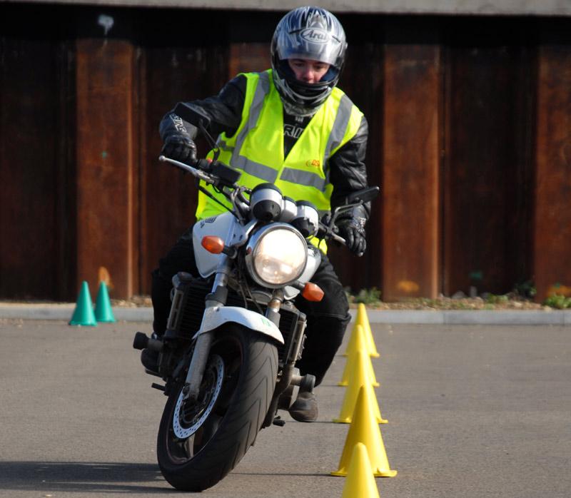 2.5 Sosialisasi Target sosialisasi Safety Riding ini ditujukan kepada para pengendara sepeda motor.