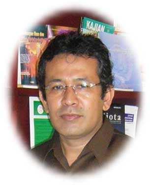 RIWAYAT HIDUP Prof. Dr. H. Almasdi Syahza, SE., MP, lahir di Tanjung Alam tanggal 22 Agustus 1960.