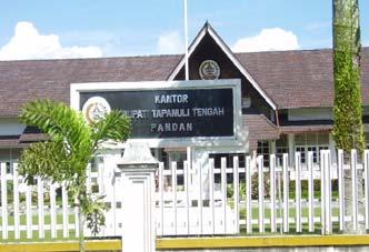 Satuan Lingkungan Setempat (SLS) di bawah Desa/Kelurahan hanya ada satu tingkatan yaitu Dusun untuk Desa dan Lingkungan untuk Kelurahan.