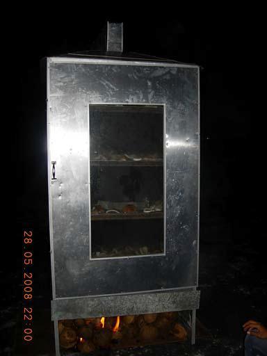 Di Teknik Mesin Politeknik Bengkalis-Riau alat penering kopra sudah ada, yaitu oven kopra, bak pasir dan perata panas (Akmal Indra, 2011).