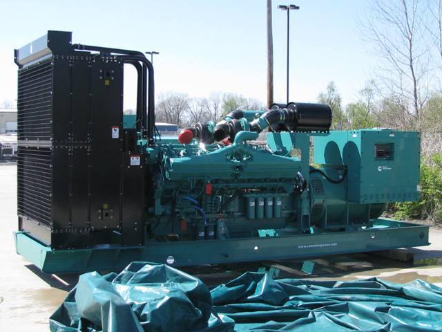 Stator terdiri dari badan generator yang terbuat dari baja yang berfungsi melindungi bagian dalam generator, kotak terminal dan name plate pada generator.