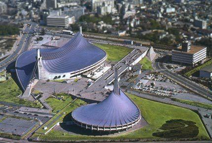 YOYOGI NATIONAL GYMNASIUM The Olympics kompleks atau yang lebih dikenal dengan nama Yoyogi National Gymnasium ini merupakan salah satu karya arsitek ternama, Kenzo Tange yang selesai dibangun pada
