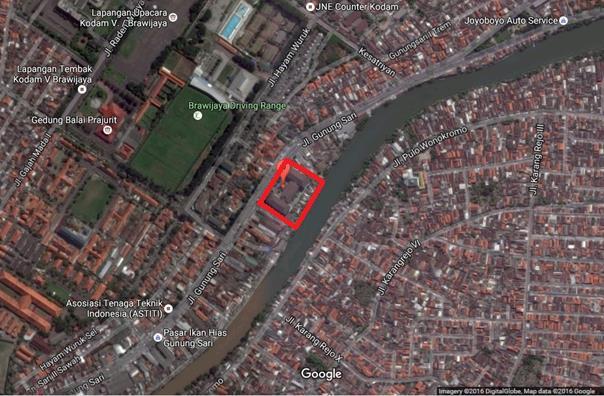BAB 2 GAMBARAN UMUM 2.1. Lokasi dan Informasi Wilayah Rumah susun Gunungsari terletak ditengah Kota Surabaya dengan luas ± 6799 m 2. Letak rumah susun Gunungsari dapat dilihat pada gambar 2.1. Gambar 2.