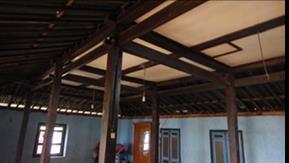 Rumah Jawa di Dusun Cetho pada umumnya memiliki satu gandhok yang terletak disebelah kiri griya wingking.