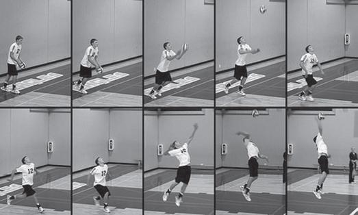 d) Saat bola melambung, lakukan tolakan beberapa langkah ke depan untuk mendapatkan lompatan yang maksimal.