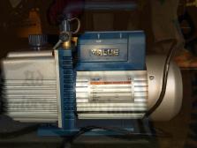 Pompa Vakum Pompa vakum berfungsi untuk menghisap atau menghilangkan udara dan uap air yang ada didalam sistem mesin