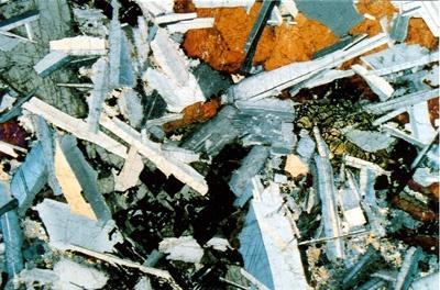 Tekstur Ofitik Yaitu tekstur batuan beku yang dibentuk oleh mineral plagioklas yang tersusun secara acak dikelilingi oleh mineral