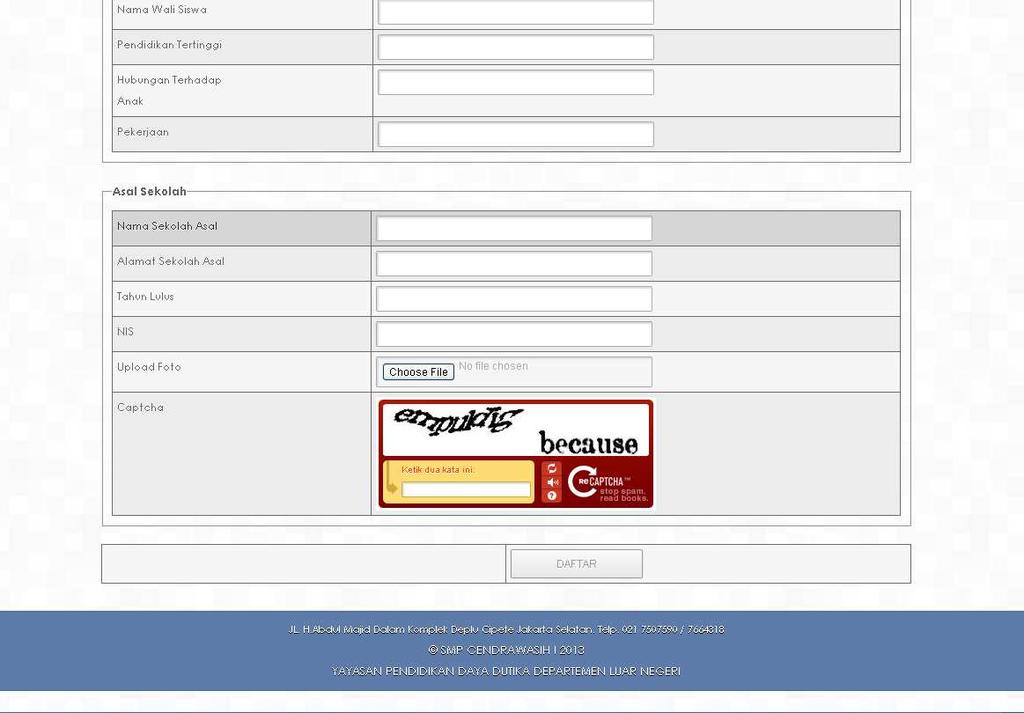 129 Gambar 4.8.3. Layar Form Pendaftaran Online Layar ini memuat formulir pendaftaran siswa secara online.