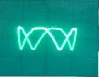 frekuensi minimum pada generator isyarat, pola lissajous yang terbentuk secara horizontal namun tidak stabil hingga frekuensi dinaikkan pada nilai tertentu bentuk lissajous berubah menjadi vertikal