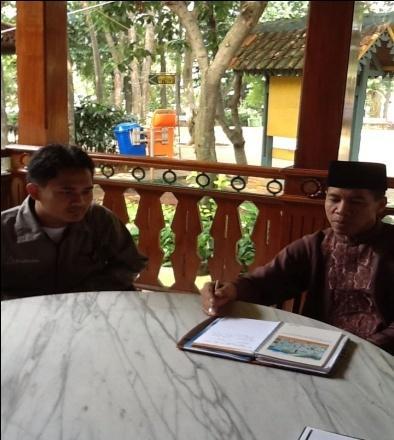 Interviewee 2 : Indra Sutrisna, S. Kom. Tempat Jabatan : Setu Babakan Srengseng Sawah Jakarta selatan : Sekertaris Umum Pengelola Perkampungan Budaya Betawi Hari, Tanggal : 30 Juli 2012 Waktu : 10.