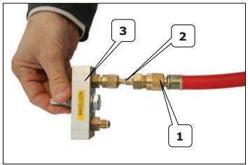 CONTOH KONEKSI DAN ADAPTER UNTUK FLUSHING Berikut adalah berbagai contoh koneksi yang digunakan untuk flushing sistem AC.