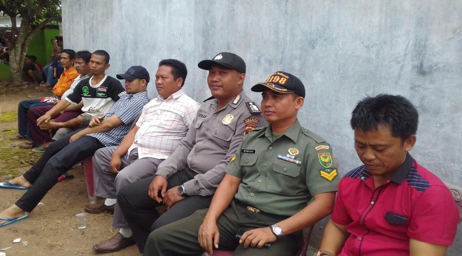 Bapak Bupati ke Desa Sinar Palembang dalam rangka menanggapi tuntutan warga Desa tsb kepada Kadesnya