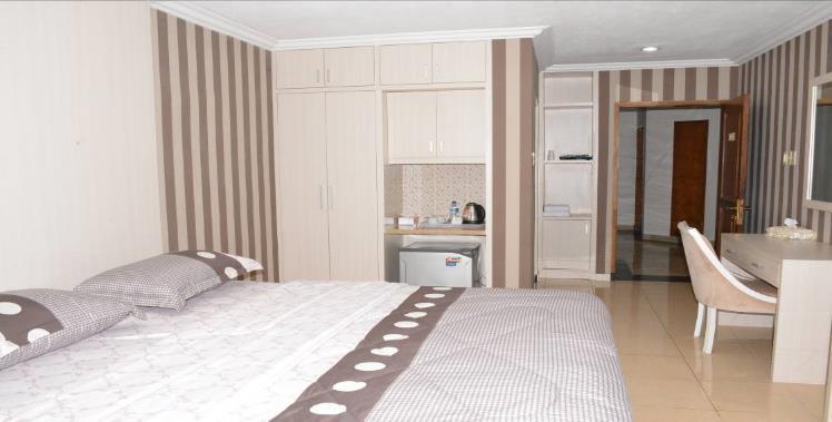 kelengkapan kamar sesuai dengan standar pelayanan Hotel pada umumnya.