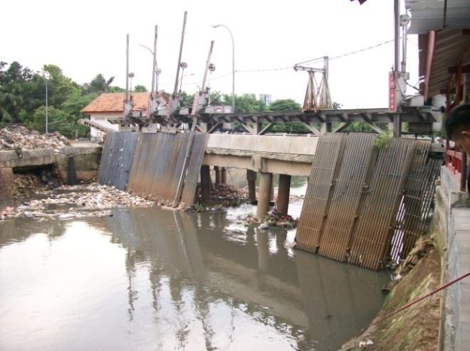 Jembatan Perintis Kemerdekaan & Pintu Air