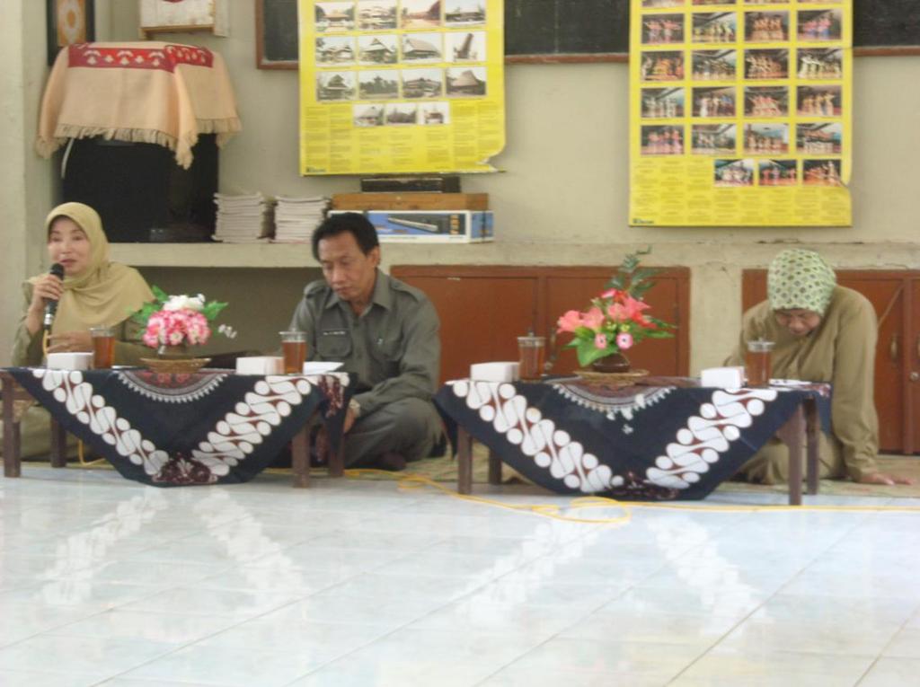 B. KHALAYAK SASARAN Pertama-tama adalah Kepala Dinas Pendidikan Kabupaten Kulonprogo untuk mengkoordinasikan para kepala sekolah di wilayah penyelenggaraan.