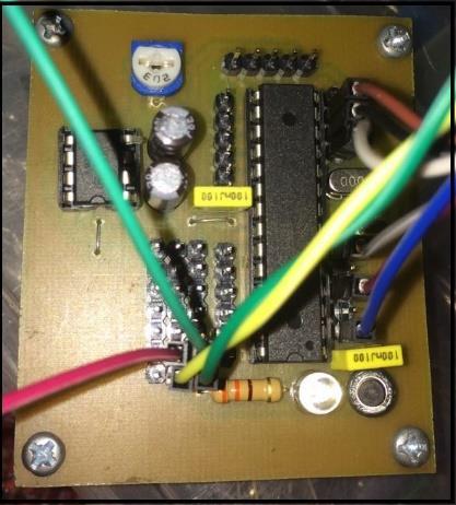 Rakit komponen yang dibutuhkan dengan menggunakan solder. B.