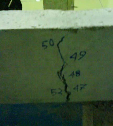Didapat, fct = 1,25 N/mm 2 Gaya tekan di dalam beton = Gaya tarik di dalam beton = Jarak antara C dan T = 66,67 cm