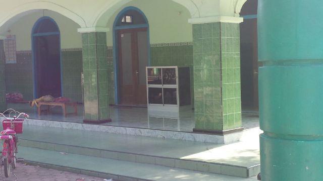 1. Masjid 3 2. Musholla 9 Sumber data: wawancara oleh nana pada 1 juli 2016, jam 13.00 Gambar 3.