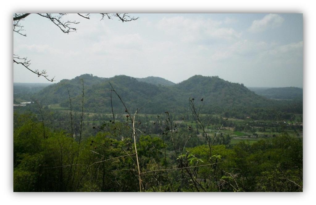 BAB I PENDAHULUAN 1.1 Latar Belakang Perbukitan Gendol (Gambar 1.1) merupakan kelompok perbukitan terisolir berada pada lereng sebelah baratdaya Gunungapi Merapi.