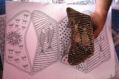 Proses pembuatan batik ini termasuk pada jenis pembuatan batik tulis.