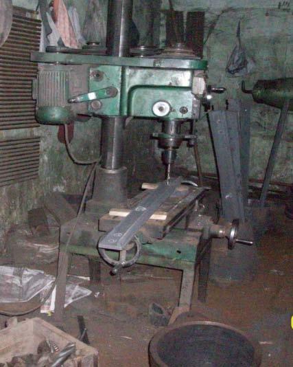 Sumber : PT. Inti Jaya Logam Gambar 2.29. Mesin Scrap 3. Mesin bubut adalah mesin yang digunakan untuk membuat bentuk atau uliran pada logam yang berbentuk tabung atau silinder.