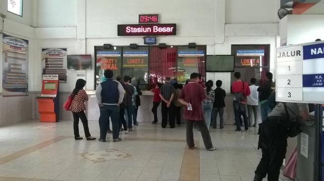 1.2.2 Kondisi Umum Stasiun Lempuyangan Wilayah stasiun Lempuyangan merupakan kawasan dengan kepadatan yang tinggi, terutama pada saat peak session (jam sibuk stasiun).