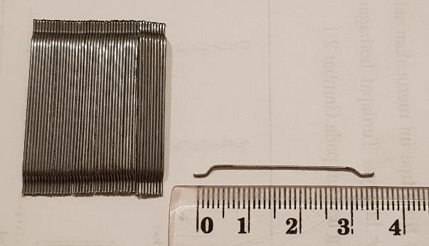 Pada referensi penelitian yang lain digunakan cetakan silinder dengan dimensi 150 x 300 mm. Steel fiber yang digunakan bertipe hook end dan kadar yang digunakan yaitu 1%, 1.5%, 2%, dan 2.