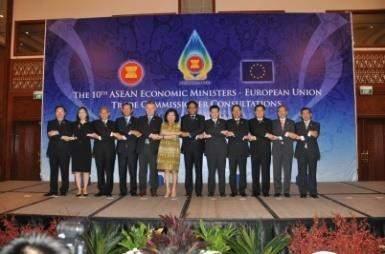 b. ASEAN Economic Community (AEC) Scorecard ASEAN Comprehensive Investment Agreement (ACIA) AEC Scorecard merupakan alat yang digunakan oleh ASEAN Secretariat untuk mengukur tingkat implementasi AEC