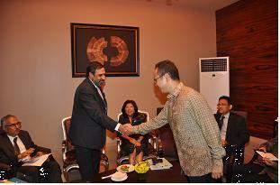 Setelah pelaksanaan konsultasi pra-negosiasi IA-CEPA yakni pada tanggal 4 Oktober 2011, telah dilaksanakan 1 st Indonesia-IndiaBilateral Trade Ministers Forum (1 st BTMF)di Jakarta, Indonesia.