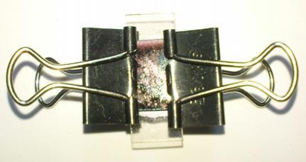 Pengujian dan Karakterisasi Tahapan uji meliputi pengujian lapisan TiO 2, pengujian absorpsi dye, dan pengujian arus listrik. a. Pengujian Lapisan TiO 2 Pengujian dilakukan dengan dua macam analisis yaitu X-Ray Diffractometer (XRD).