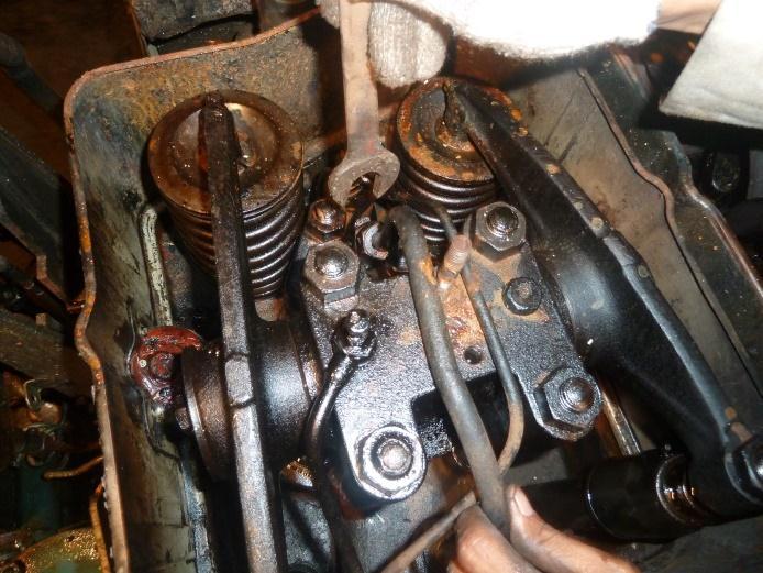 Dalam proses pemasangannya, Masinis 2 kurang memperhatikan jika rubber plug di kepala silinder no. 5 tersebut tidak terpasang dengan semestinya.