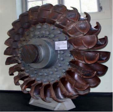 turbines Kaplan.4.1 Turbin Impuls Energi potensial air diubah menjadi energi kinetik pada nosel. Air keluar nosel yang mempunyai kecepatan tinggi membentur sudu turbin.