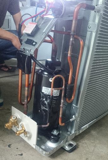 ii. Uap refrigerant dari evaporator dihisap dan dijebak pada suatu ruangan tertentu,kemudian ditekan hingga tekanannya melebihi tekanan kondensor dan kemudian dilepaskan ke kondensor.