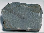 Mineral yang menyusunnya ialah pyroxene, plagioclas feldspar, kalsium, dan