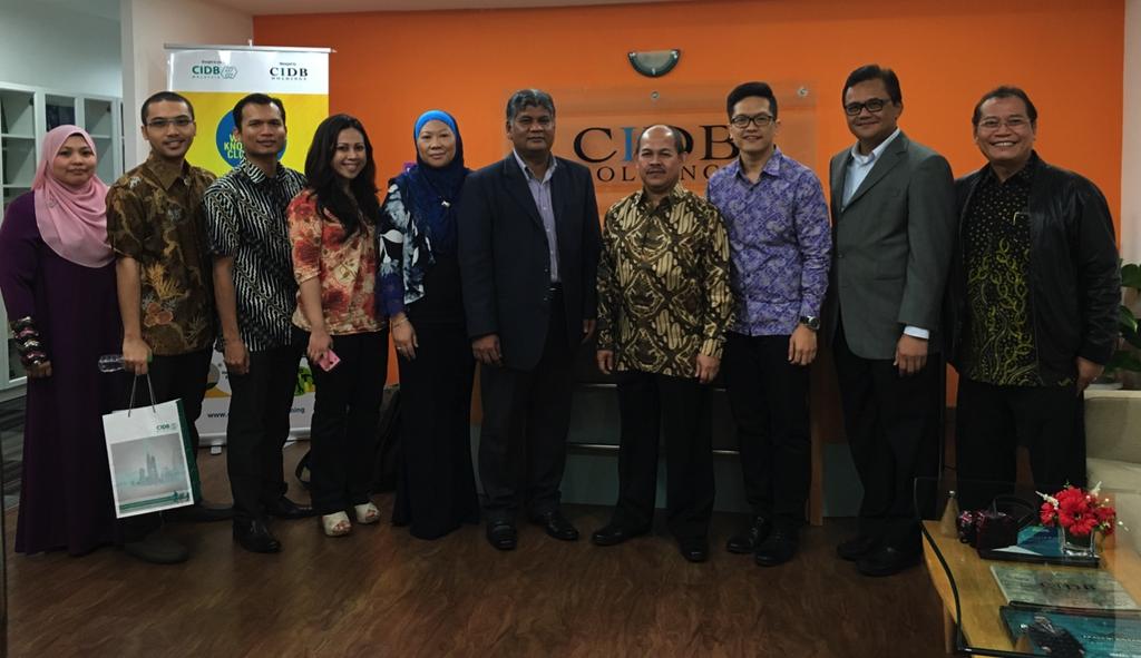 Rapat Penyetaraan SKKNI Tenaga Terampil Indonesia Dengan Malaysia (CIDB) Salah satu kegiatan yang telah dilaksanakan Direktorat Kerja Sama dan Pemberdayaan adalah kerja sama dengan CIDB Holdings Sdn.