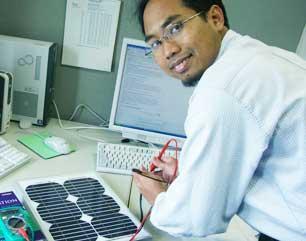 http://www.kickandy.com/theshow/1/1/2012/read/ber JAYA-DI-NEGERI-ORANG 46 Putra Indonesia yang banyak mendapat simpati para ilmuwan dunia lainnya adalah Dr Khoirul Anwar.