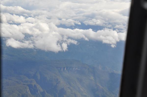 Pengamatan Awan Pengamatan awan dilakukan secara visusl dengan menggunakan pesawat terbang casa 212-200.