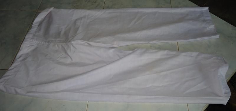 Gambar 10 Celana panjang dari Banjar Kawan Foto: Ayu Herliana Celana putih,