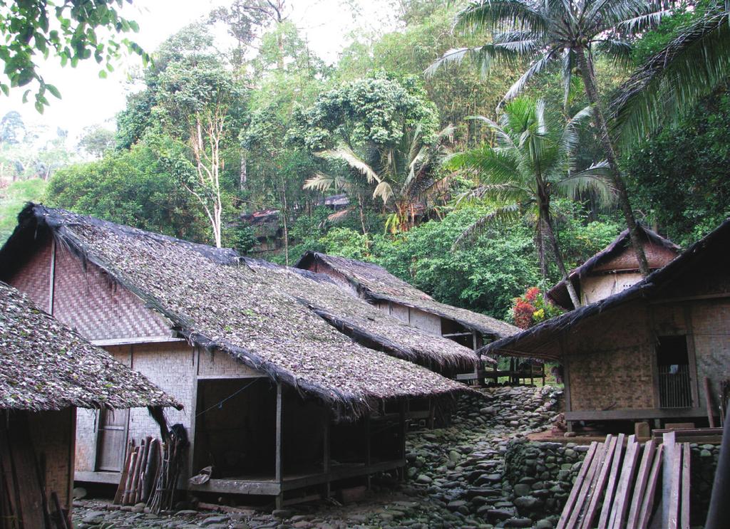 Sosialisasi Kearifan Lokal Masyarakat Baduy, R. Cecep Eka Permana, dkk 29 Sebagai peladang, orang Baduy sangat bergantung pada hutan dan gunung.